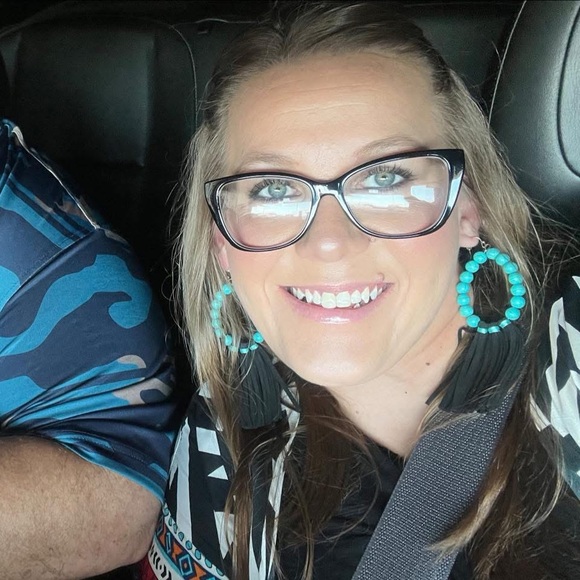 Meet your Posher, Dee - Picture 1 of 8